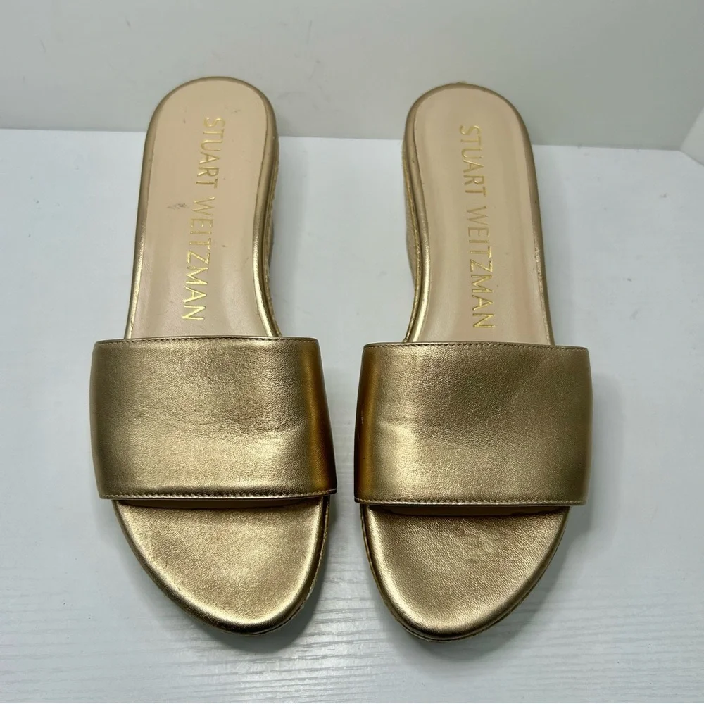 Stuart Weitzman Gold Wedge Platform Slides Size 6 - Picture 11 of 14